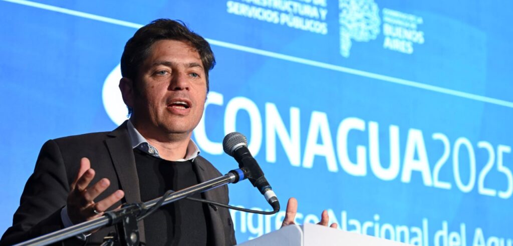 Kicillof repudió la campaña sucia de Milei y aseguró que «es grave y triste que un Presidente oculte o ignore la tragedia que su política económica de endeudamiento y fuga está generando»