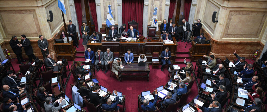 Milei y una nueva derrota política: el Senado rechazó el veto libertario a la Ley de los Aportes del Tesoro Nacional