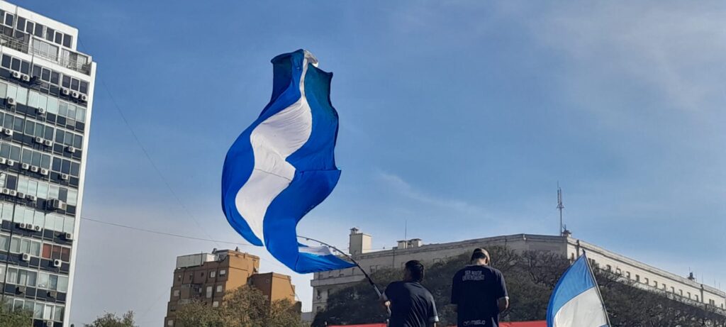 La encrucijada patriótica