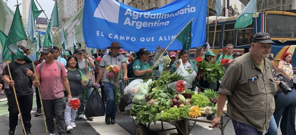 «Alimentazo» en Plaza de Mayo en rechazo a las políticas de ajuste y hambre de Javier Milei