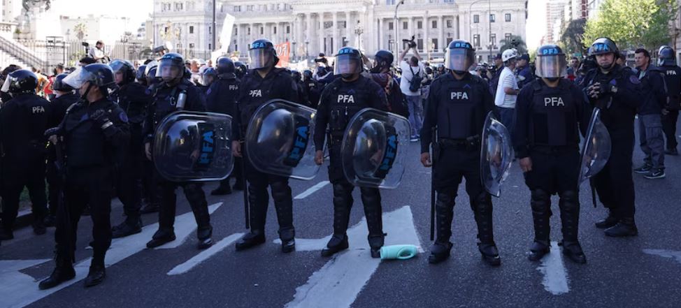 Represión: Bullrich no atrapa a los tranzas en los barrios y canaliza su violencia política contra los jubilados