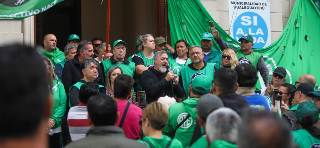 ATE denunció que  “el gobierno decidió blanquear la incorporación de militantes libertarios con remuneraciones extraordinarias”