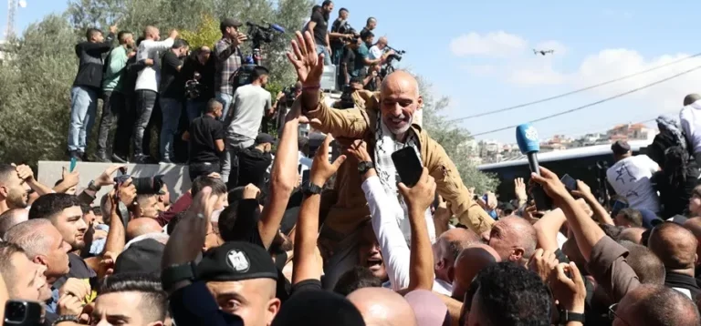 Gaza: comenzó el intercambio de rehenes y prisioneros entre el gobierno genocida de Netanyahu y Hamas