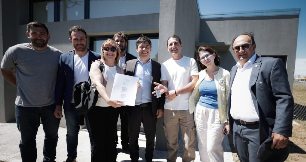 Kicillof: «Vamos a seguir haciendo todos los esfuerzos para que todas y todos los bonaerenses puedan cumplir el sueño de la casa propia»