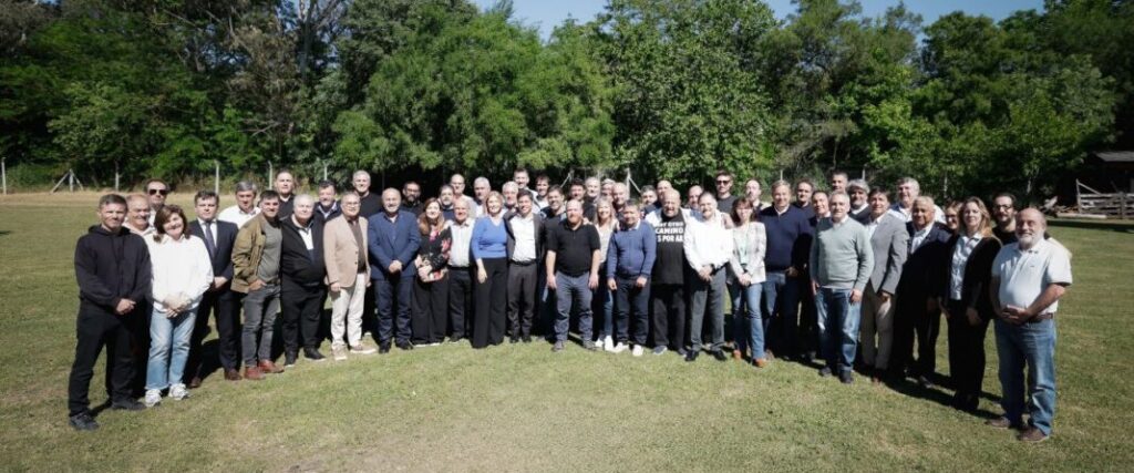 Los intendentes alienados con Kicillof aseguraron que «el peronismo bonaerense demostró que puede ganar, resistir y gobernar»