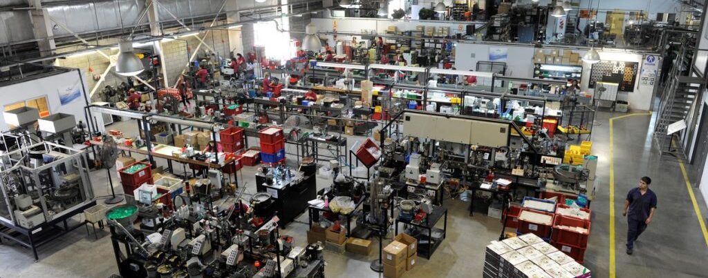 Los industriales pymes exigieron un cambio de rumbo económico ante la caída de la producción y el empleo