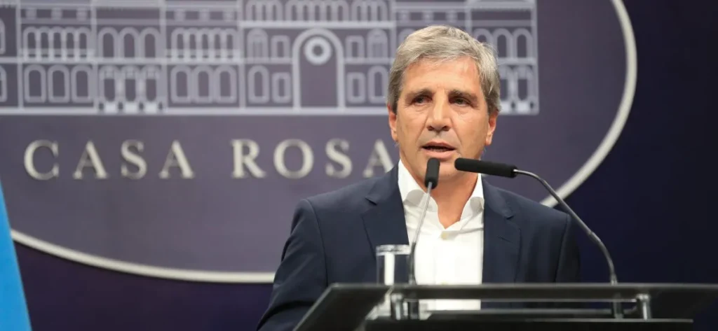 Diputados peronistas denunciaron a Luis Caputo por delitos contra el funcionamiento del INDEC