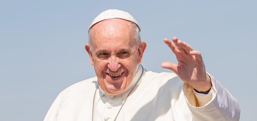 Francisco: «La globalización de la esperanza, que nace de los Pueblos y crece en los pobres, debe sustituir a esa globalización de la exclusión y de la indiferencia»