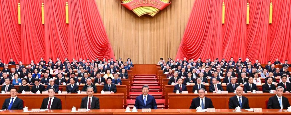 China anunció una mayor apertura económica y fijó una meta de crecimiento de entre 4,5 y 5 %  para este año