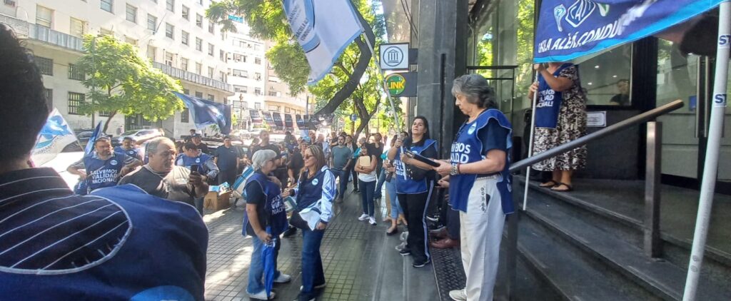 La Justicia ordenó recomponer los salarios de trabajadores viales congelados desde octubre de 2024 por decisión del Gobierno libertario