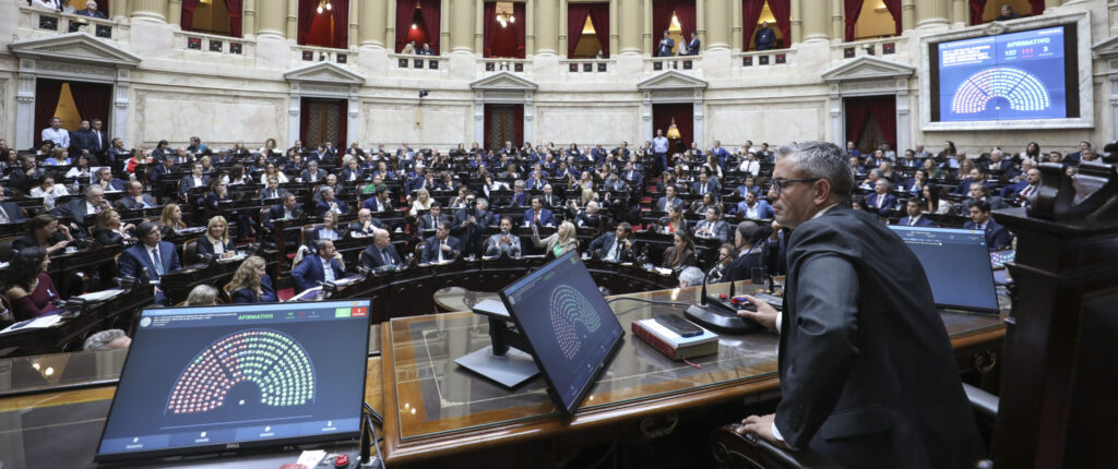 Contra la Argentina: la Libertad Avanza, la UCR y el PRO celebraron de la modificación de la Ley de Glaciares