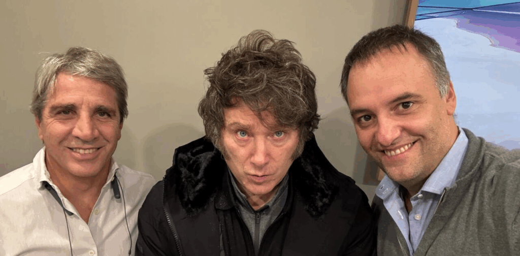 Miserables: Milei, Adorni y Caputo vuelven a ajustar al pueblo para complacer al FMI