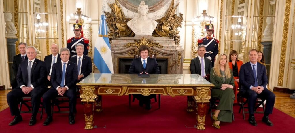 Milei pretende consolidar el coloniaje económico: presentó la reforma del Banco Central para legitimar el desfinanciamiento del Estado