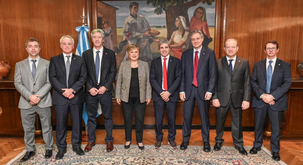 Colonización: el Gobierno libertario ratificó su subordinación a las políticas del FMI y se comprometió a avanzar con la reforma previsional