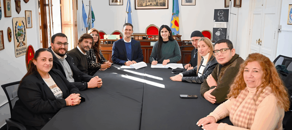 CONADU firmó un convenio con el municipio de San Vicente para construir viviendas destinadas a docentes universitarios