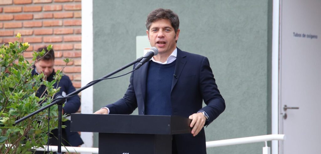 Kicillof: «por las políticas del Gobierno nacional, más de 300 mil trabajadores perdieron su empleo y su obra social y cada vez más familias se endeudan para comprar medicamentos»