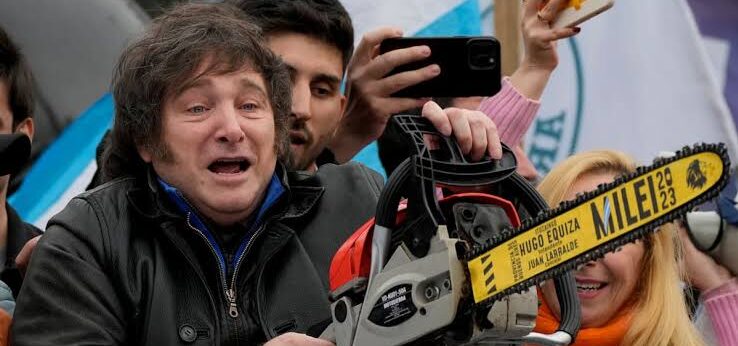 Política económica de Milei: El salario mínimo perdió más del 40% de su poder de compra y dejó de ser una referencia salarial