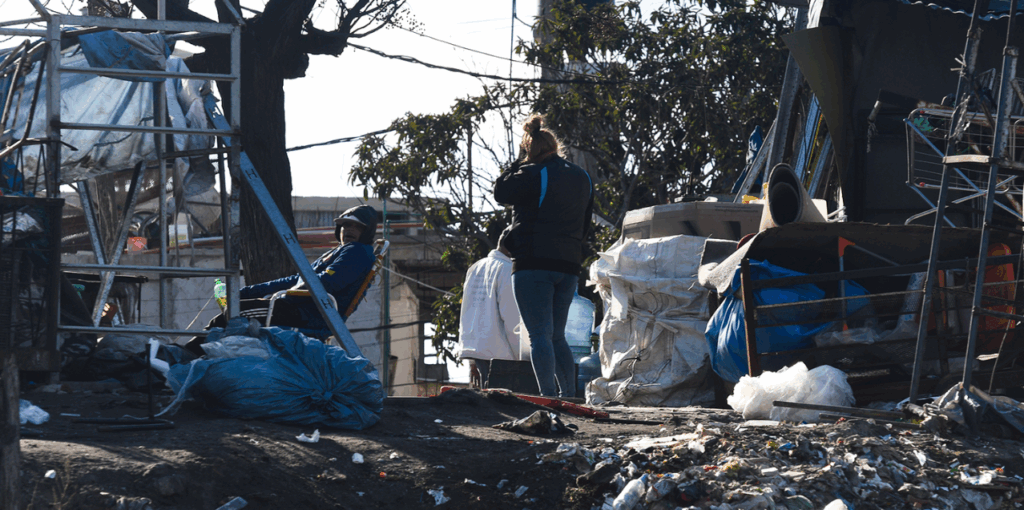 La realidad desmiente a Milei: la pobreza volvió a subir por el deterioro de los ingresos