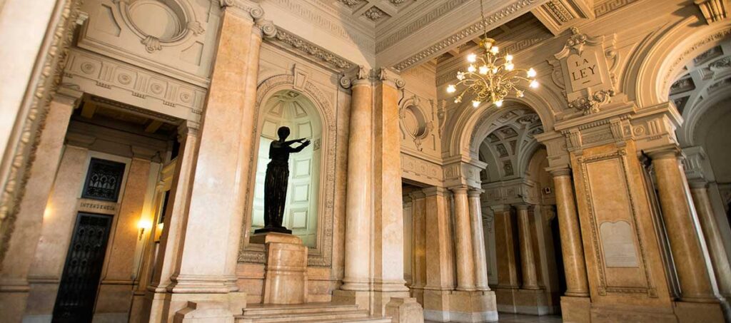 La Corte Suprema puso límites a los DNU