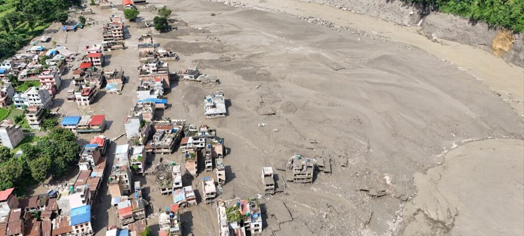Nepal y el Tíbet: tras el alud comenzaron los operativos de ayuda humanitaria