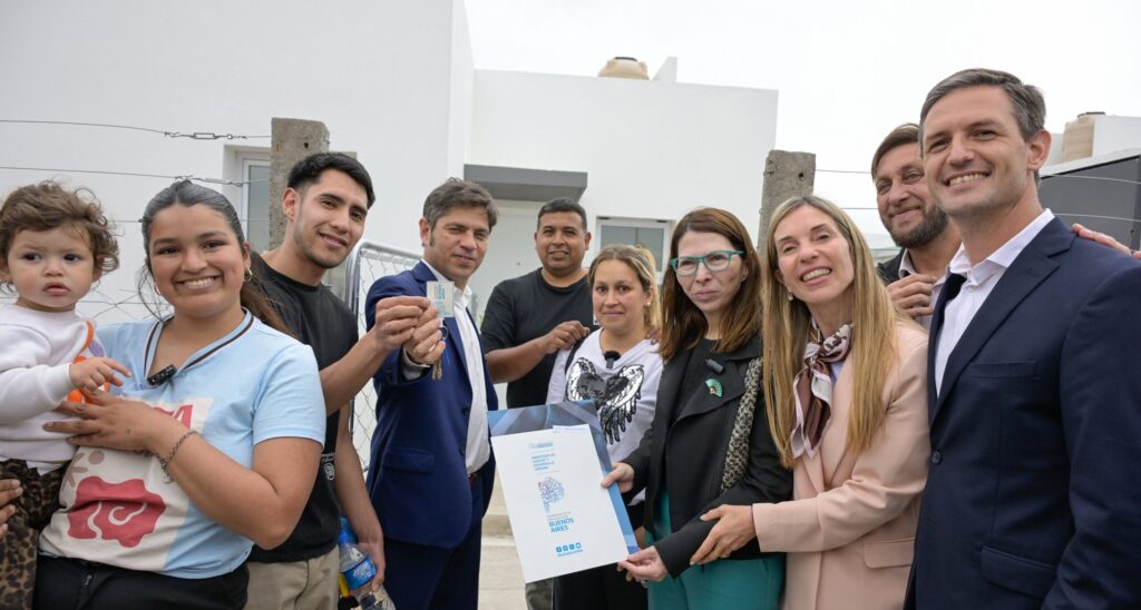 Alejandro Korn: Kicillof entregó 64 viviendas y anunció créditos para microemprendedores