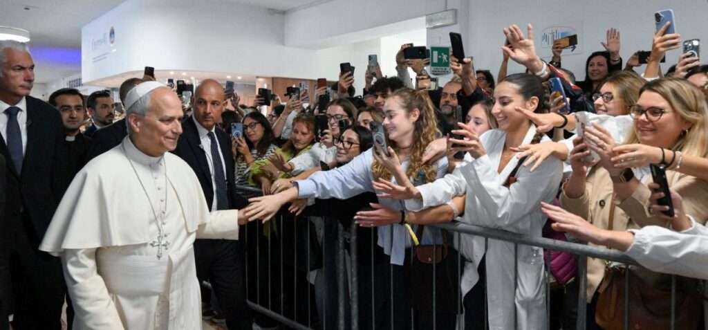 El Papa León XIV quedó internado en Roma: «a todos nos ha impresionado su serenidad»